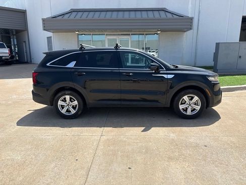 Used 2023 Kia Sorento LX FWD image 5
