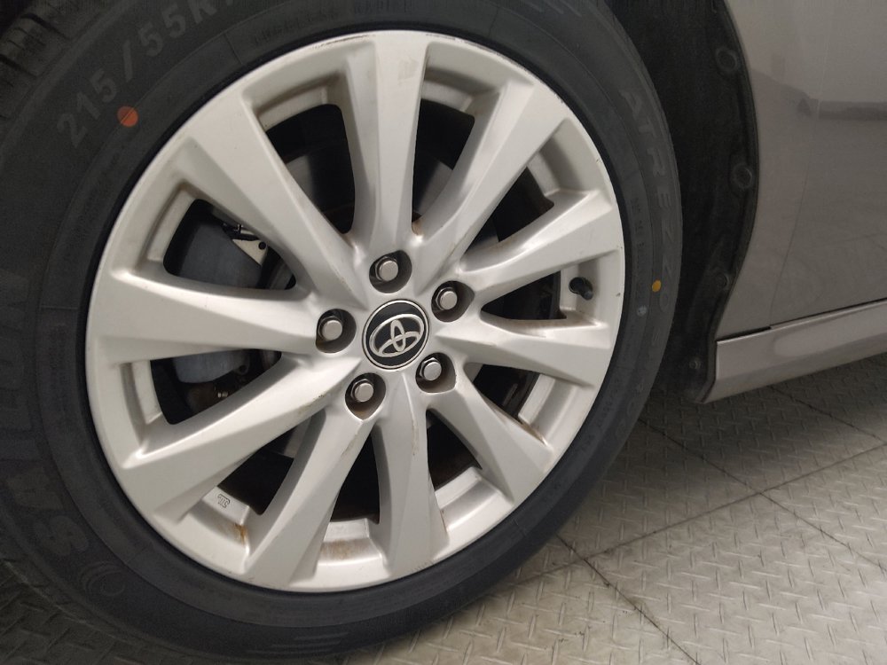 Used 2020 Toyota Camry LE FWD image 31