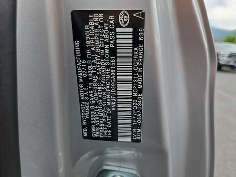 Used 2016 Toyota Yaris L FWD image 29