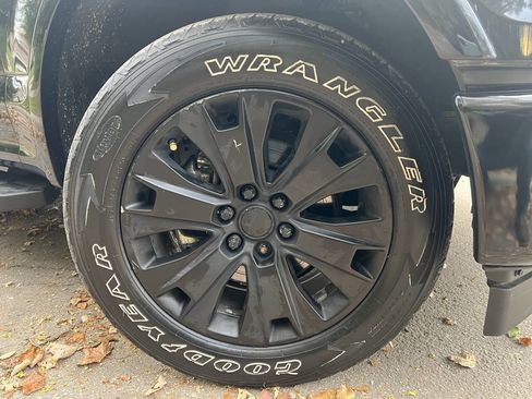 Used 2017 Ford F150 XLT w/ Equipment Group 302A Luxury AWD/4WD image 7