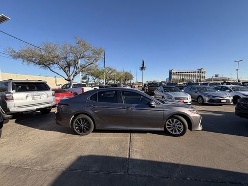 Used 2024 Toyota Camry LE image 4