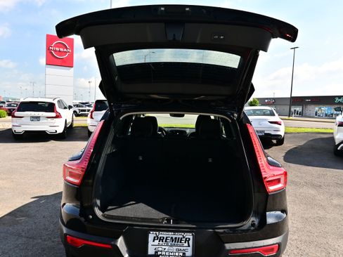 Used 2023 Volvo XC40 B5 Plus w/ Driver Assist Package AWD/4WD image 9