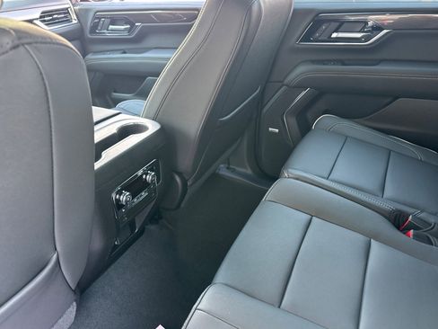 New 2025 GMC Yukon XL Elevation image 10