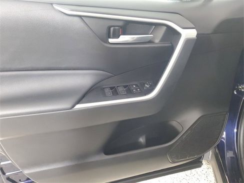 Used 2022 Toyota RAV4 XLE image 18