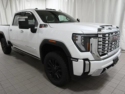 Used 2024 GMC Sierra 3500 Denali w/ Denali Reserve Package AWD/4WD image 17