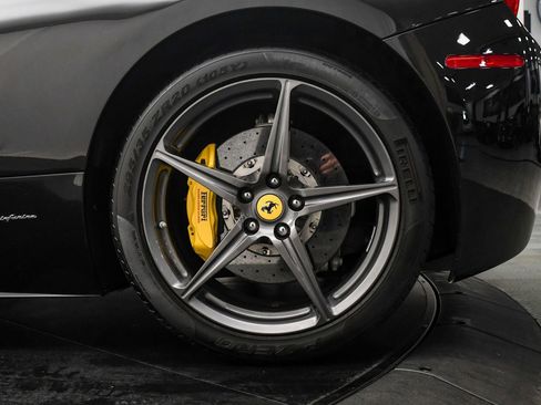 Used 2014 Ferrari 458 Spider image 33