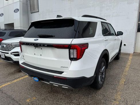 Used 2025 Ford Explorer Active w/ Active Comfort Package image 9