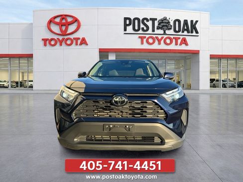 Used 2025 Toyota RAV4 XLE FWD image 13