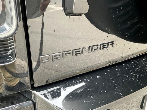 Used 2025 Land Rover Defender 110 V8 image 24
