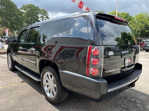Used 2013 GMC Yukon XL Denali RWD image 3