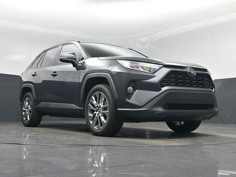 Used 2020 Toyota RAV4 XLE Premium image 44