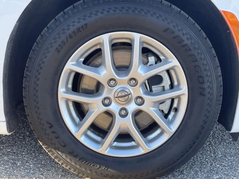 Used 2023 Chrysler Voyager LX image 8