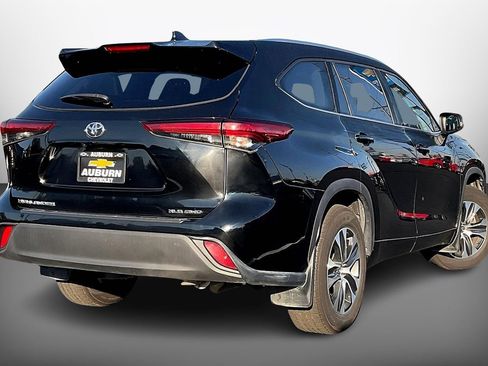 Used 2020 Toyota Highlander XLE image 12