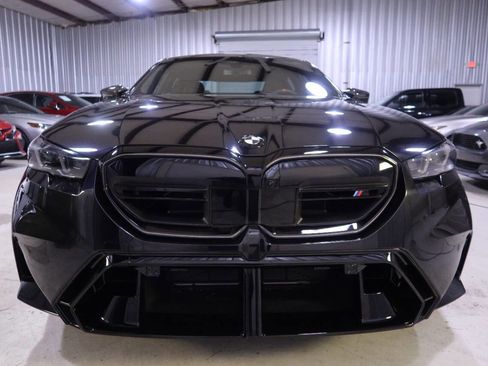 Used 2025 BMW M5 w/ Carbon Package image 8