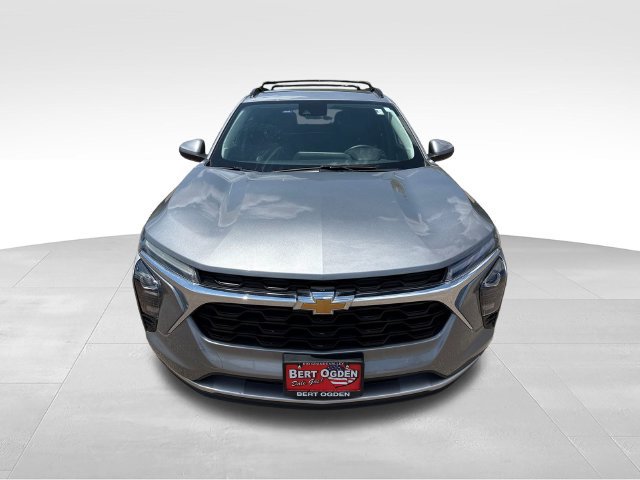 Used 2025 Chevrolet Trax LT w/ Driver Confidence Package FWD image 2