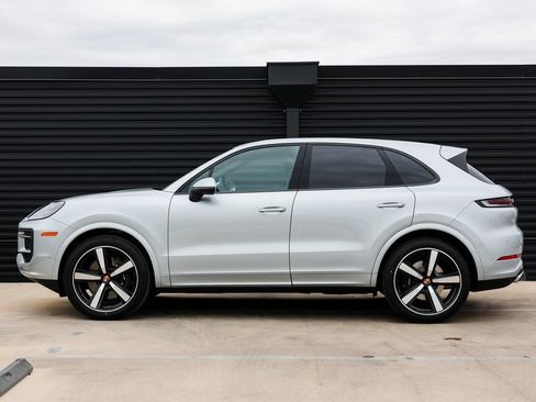Certified 2026 Porsche Cayenne AWD/4WD image 2