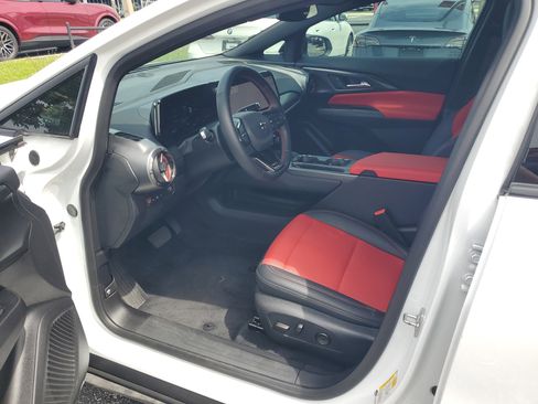 Used 2024 Chevrolet Equinox EV RS FWD image 13