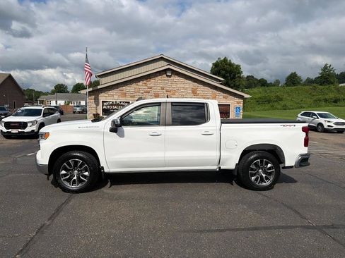 Used 2024 Chevrolet Silverado 1500 LT AWD/4WD image 3