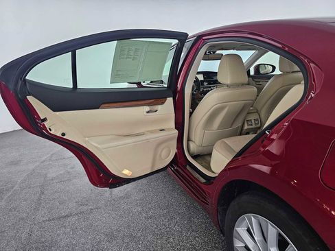 Used 2014 Lexus ES 300h w/ Luxury Package w/Bamboo Trim image 15