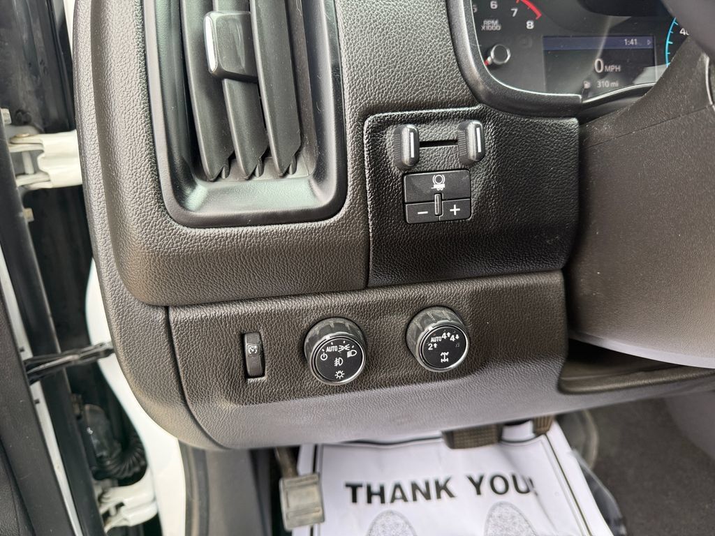 Used 2019 Chevrolet Colorado LT w/ Redline Special Edition AWD/4WD image 17