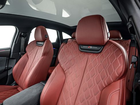 Used 2025 Audi S6 e-tron Prestige w/ 21" Black Optic Package image 12