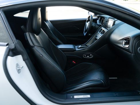 Used 2019 Aston Martin DB11 AMR RWD image 18