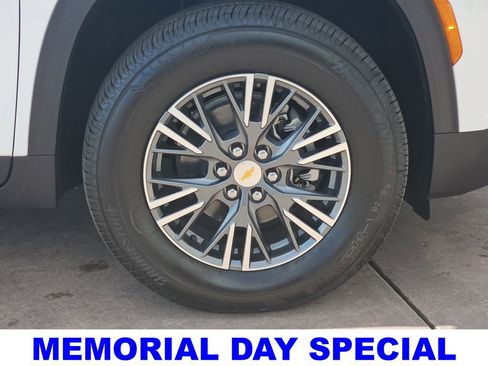 New 2026 Chevrolet Traverse LT w/ Sun and Wheel Package FWD image 39