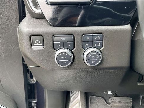 Used 2025 GMC Sierra 1500 SLT AWD/4WD image 25