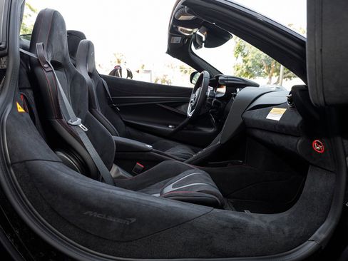 Used 2027 McLaren 750S Spider RWD image 49