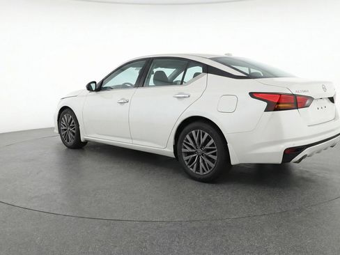 Used 2025 Nissan Altima 2.5 SV image 6