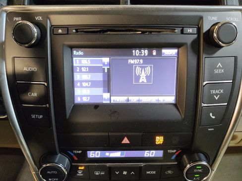 Used 2017 Toyota Camry LE FWD image 25