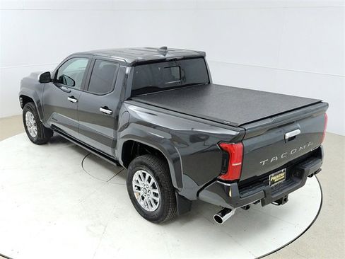 Used 2025 Toyota Tacoma Limited image 17
