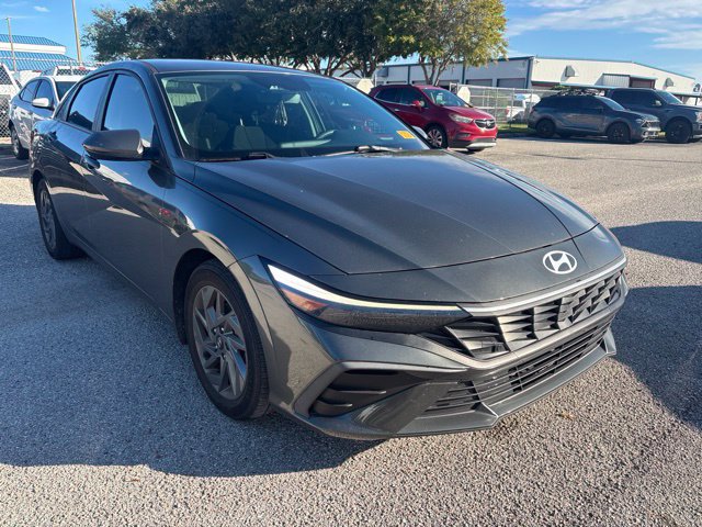 Used 2024 Hyundai Elantra SEL FWD image 3