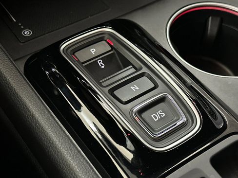 Used 2025 Honda Pilot Black Edition image 17