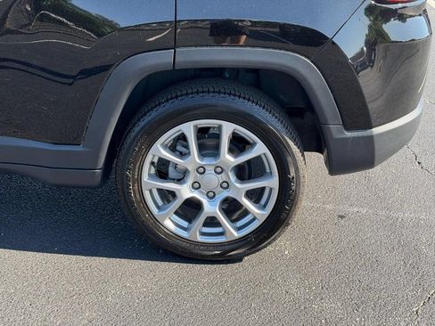 Used 2023 Jeep Compass Latitude w/ Sun and Sound Group AWD/4WD image 7