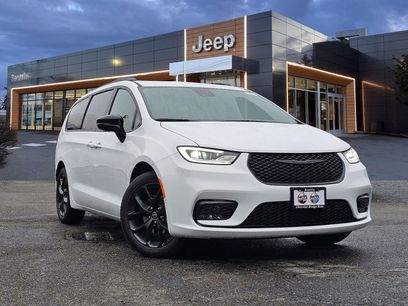 New 2026 Chrysler Pacifica Select