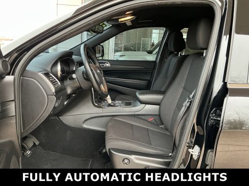 Used 2020 Jeep Grand Cherokee Laredo w/ 18" Wheel & 8.4" Radio Group image 7