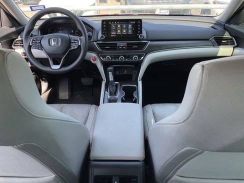 Used 2019 Honda Accord EX image 9