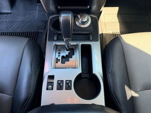 Used 2022 Toyota 4Runner SR5 Premium image 18