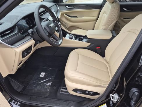 New 2026 Jeep Grand Cherokee L Limited w/ Luxury Tech Group II RWD image 10