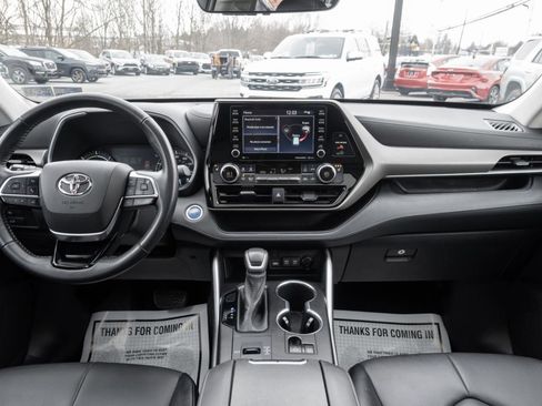 Used 2021 Toyota Highlander XLE image 22