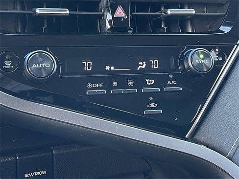 Used 2022 Toyota Camry SE image 19