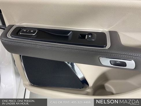 Used 2017 Lincoln Continental Select w/ Technology Package FWD image 24