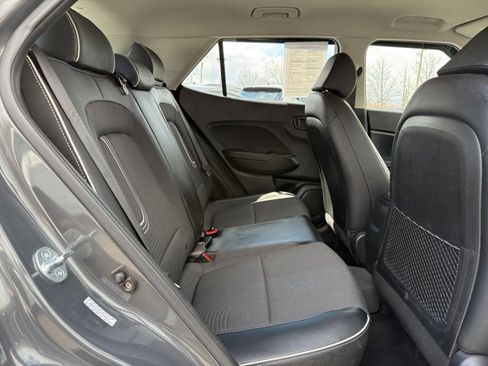 Certified 2023 Hyundai Venue Limited w/ Cargo Package FWD image 27