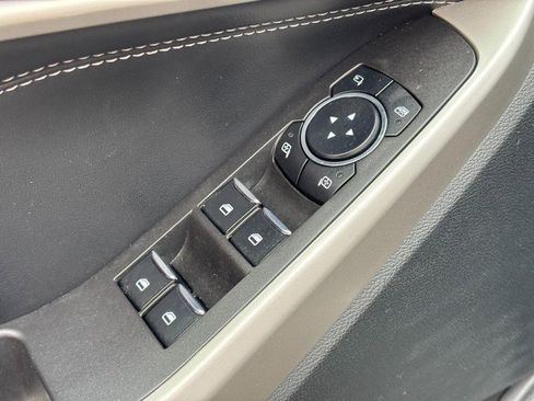 Used 2023 Ford Explorer Limited image 18