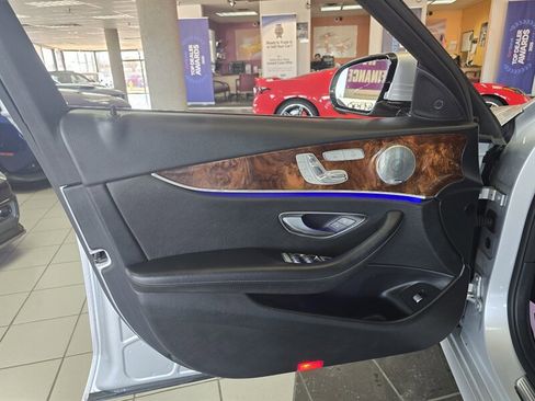 Used 2017 Mercedes-Benz E 300 image 8