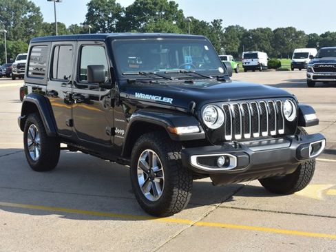 Used 2023 Jeep Wrangler Unlimited Sahara w/ Cold Weather Group AWD/4WD image 3