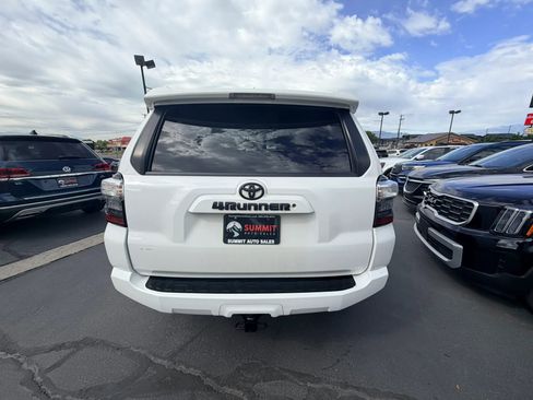 Used 2018 Toyota 4Runner SR5 AWD/4WD image 4