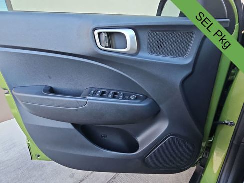 Used 2023 Hyundai Venue SEL FWD image 26