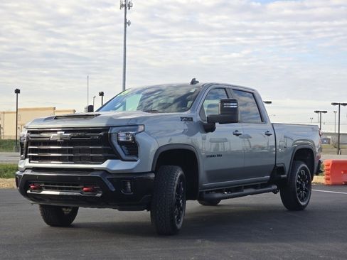 Used 2025 Chevrolet Silverado 3500 LT w/ Trail Boss Package image 11